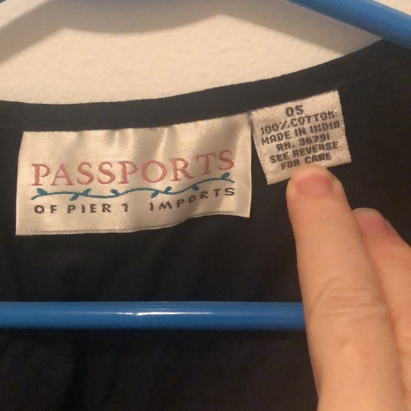 Embroidered black cotton vest with birds and tiny mirrors - Picture 2 of 3